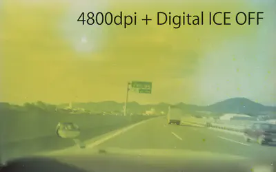 1970年代フィルムをEPSON GT-X830で4800dpiスキャンした結果（Digital ICE OFF）。ホコリや傷が目立ち、色褪せが激しい
